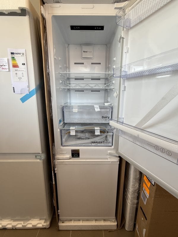 Beko BCNA275E5SN beépíthető Inverteres NoFrost hűtő, 254 l, D energia, NeoFrost Dual Cooling, Harvest Fresh, ProSmart Inverter, Dairy,  M 177,5 cm - Image 8