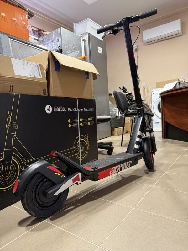 Aprilia eSR2 Evo Elektromos roller - 500 W , 25 km/h, 50 km hatótávolság, 14,4 Ah kapacitású akkumulátorral - Image 11