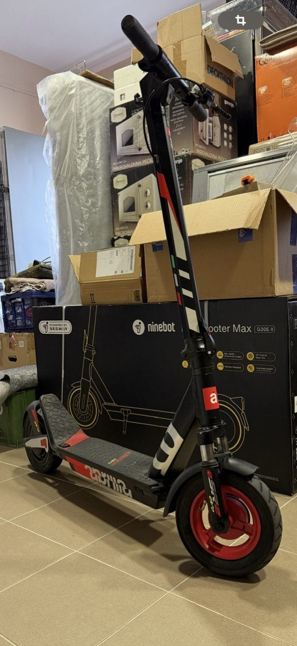 Aprilia eSR2 Evo Elektromos roller - 500 W , 25 km/h, 50 km hatótávolság, 14,4 Ah kapacitású akkumulátorral - Image 12