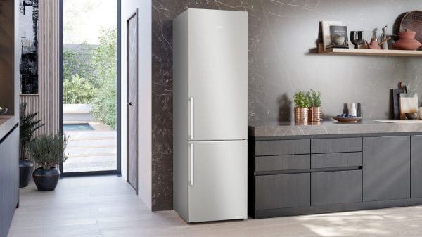 SIEMENS KG39NAIAT iQ500 Inverteres NoFrost hűtő-fagyasztó kombináció, 363 l. , NoFrost, hyperFresh, palackhűtő, szálcsiszolt acél [A energiaosztály] - Image 9