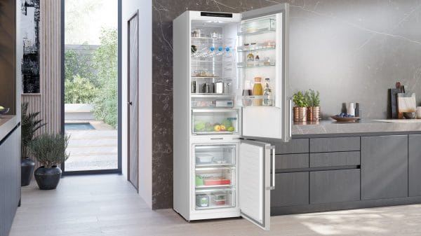 SIEMENS KG39NAIAT iQ500 Inverteres NoFrost hűtő-fagyasztó kombináció, 363 l. , NoFrost, hyperFresh, palackhűtő, szálcsiszolt acél [A energiaosztály] - Image 8