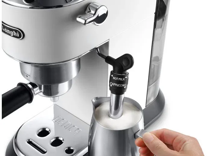 DeLonghi EC685.W Dedica karos eszpresszó kávéfőző, 1300 W, 15 bar, 1.1 literes víztartály, Fehér