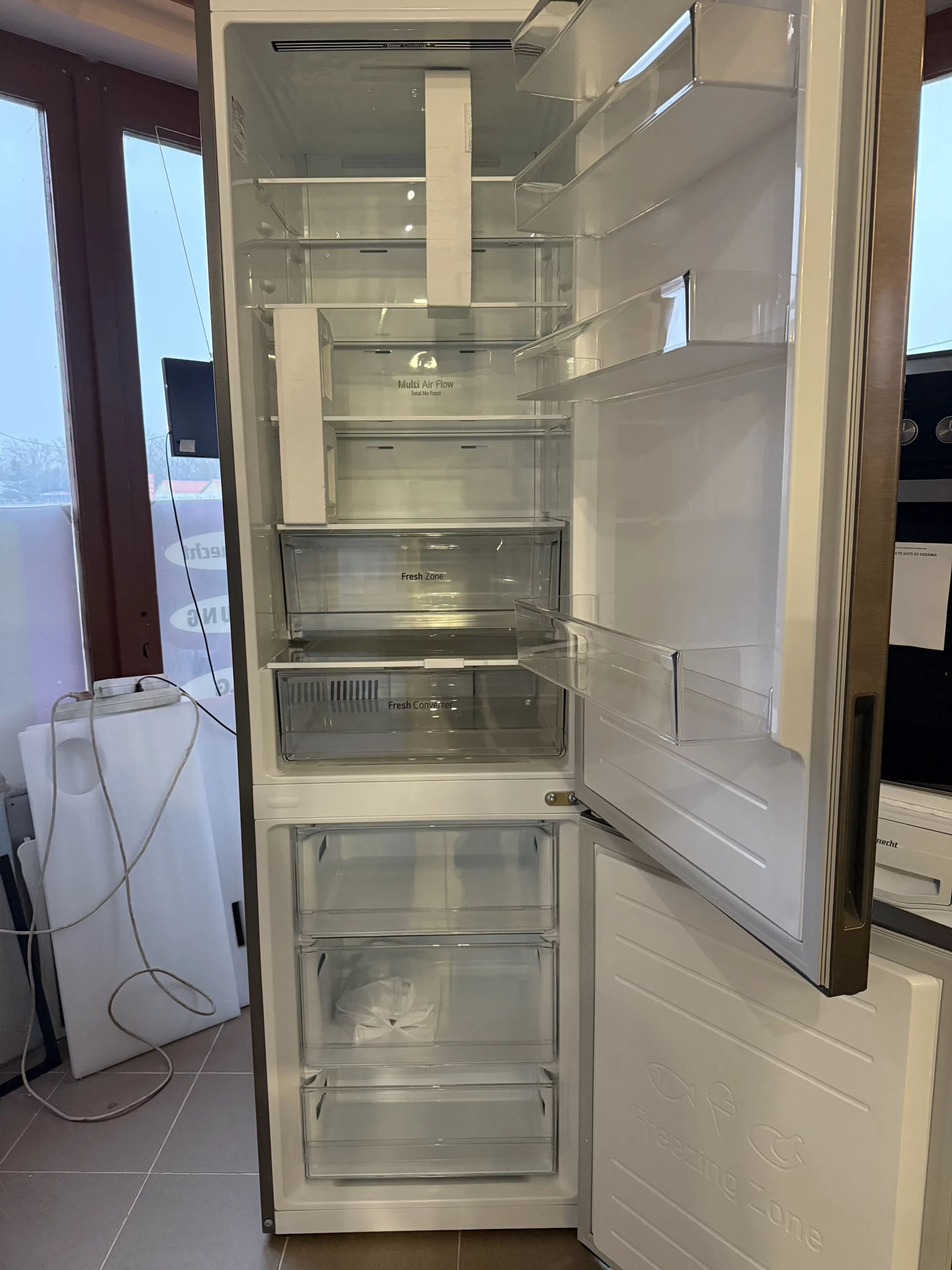 LG GBP62DSXCC1 Inverteres NoFrost hűtőszekrény, DoorCooling+™ és ThinQ™ technológia, 384L kapacitás, C energia - Image 3