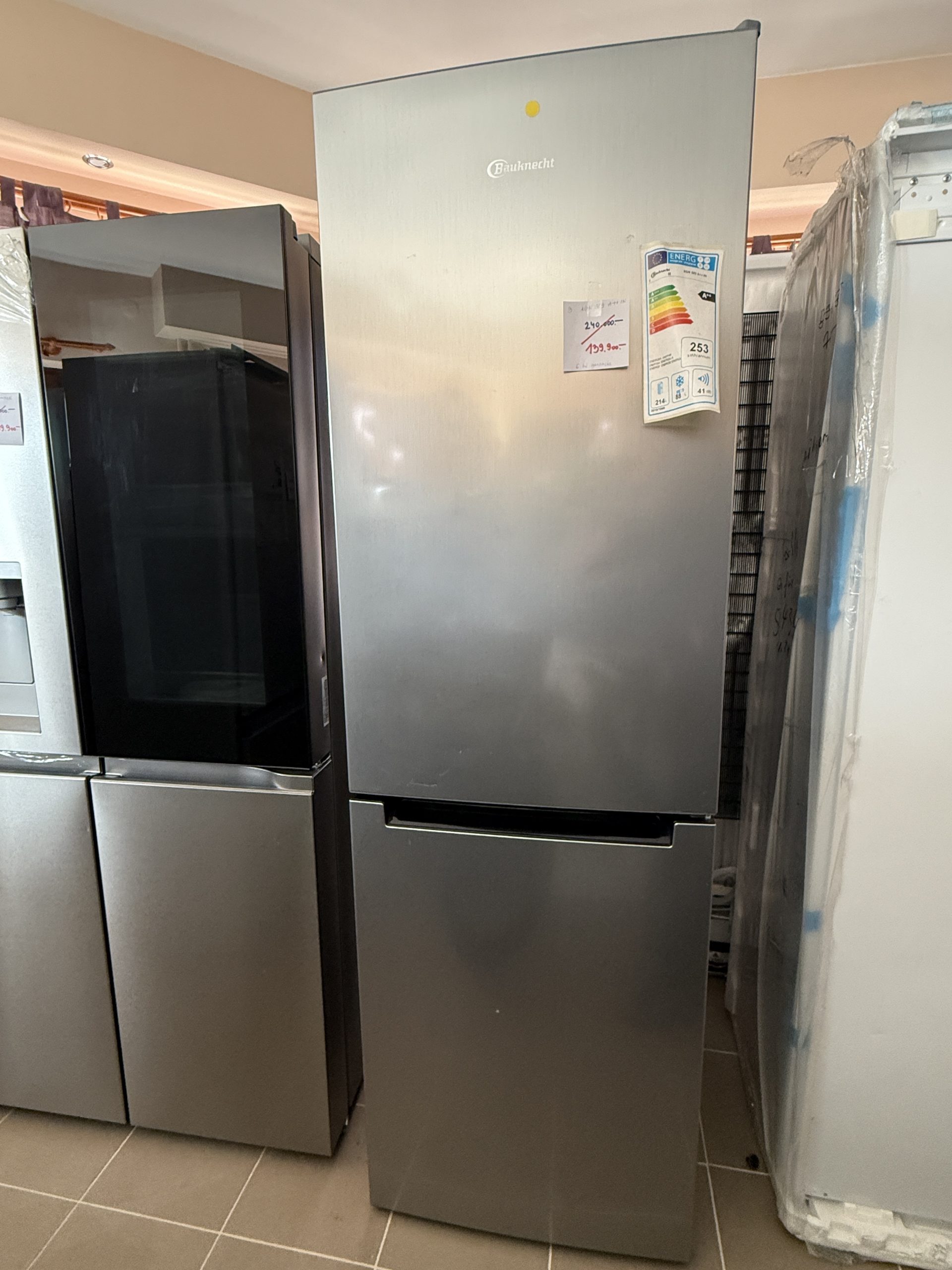 Bauknecht KGN 389 IN 2 kombinált alulfagyasztós hűtőszekrény, A++, 328L. - Image 2