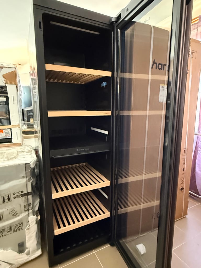 Haier HWS236GDGU1 Borhűtő, 236 palack, WiFi, LED, Kétzónás, Megfordítható ajtó, H 190 cm, Fekete - Image 3