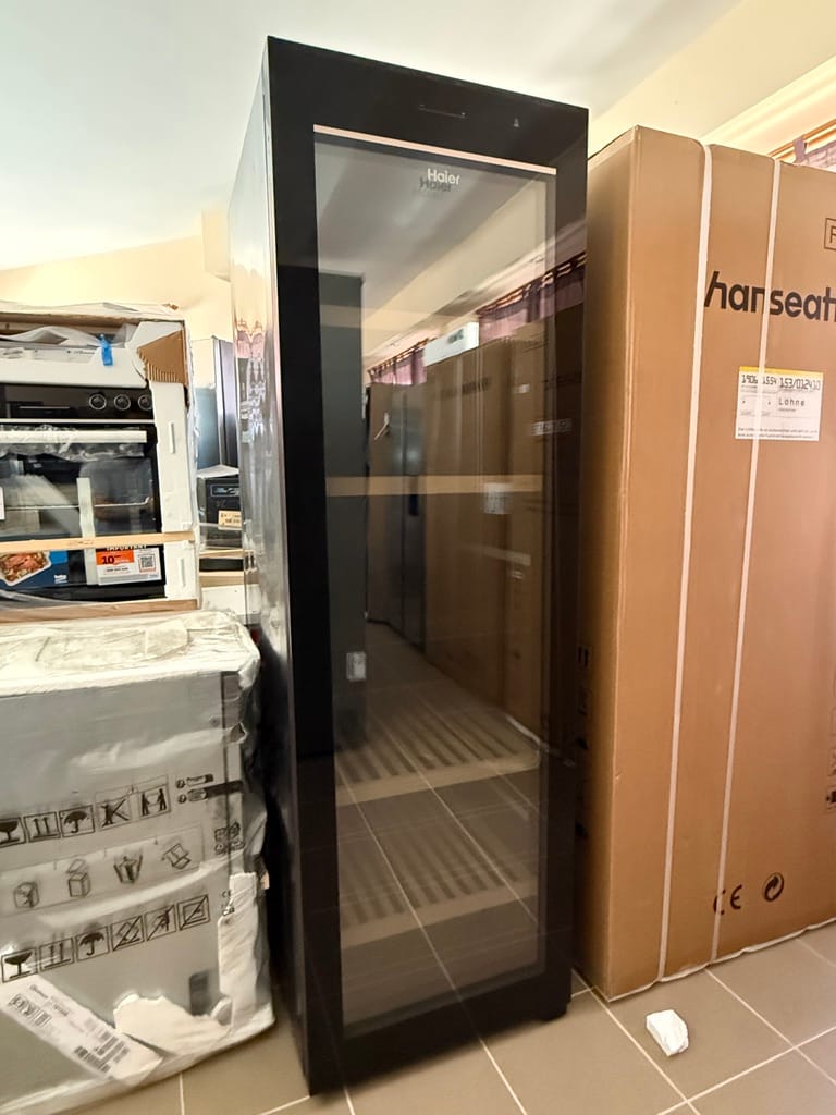 Haier HWS236GDGU1 Borhűtő, 236 palack, WiFi, LED, Kétzónás, Megfordítható ajtó, H 190 cm, Fekete - Image 2